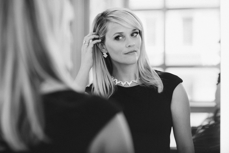 瑞絲薇絲朋(Reese Witherspoon) 配戴Tiffany 2015 「高級珠寶傳世之作」鉑金鑲嵌圓形明亮式切割與公主型切割鑽石項鍊與鉑金鑲嵌方形、長形與圓形明亮式切割鑽石耳墜。